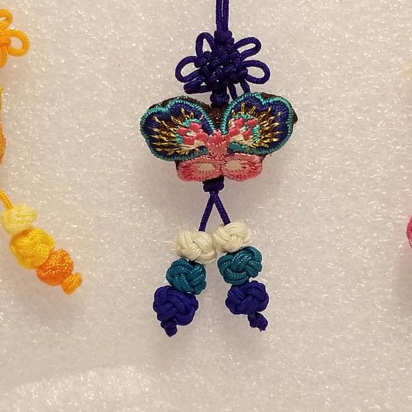 Lot of 6 Chinese knot cell charms NEW - Picture 4 of 8